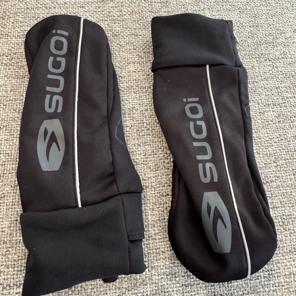 SUGOI Black Wind Mitts, size S/P great condition